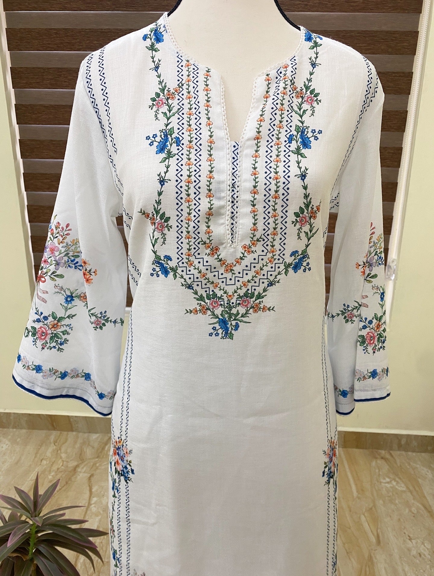 Tiya (white)