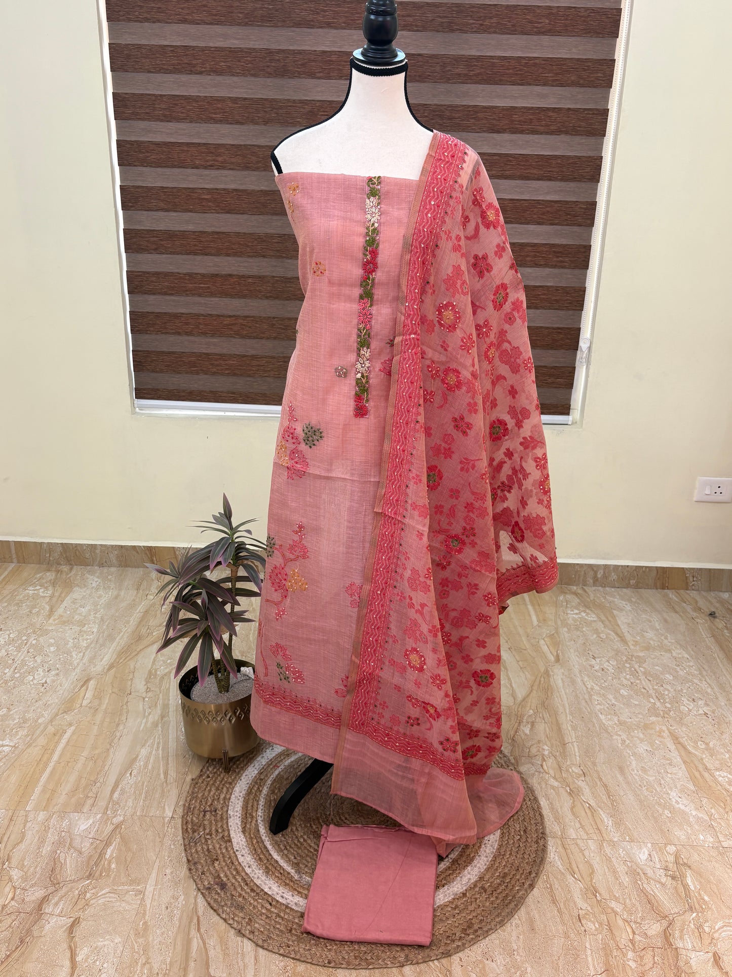 Hand embroidery set