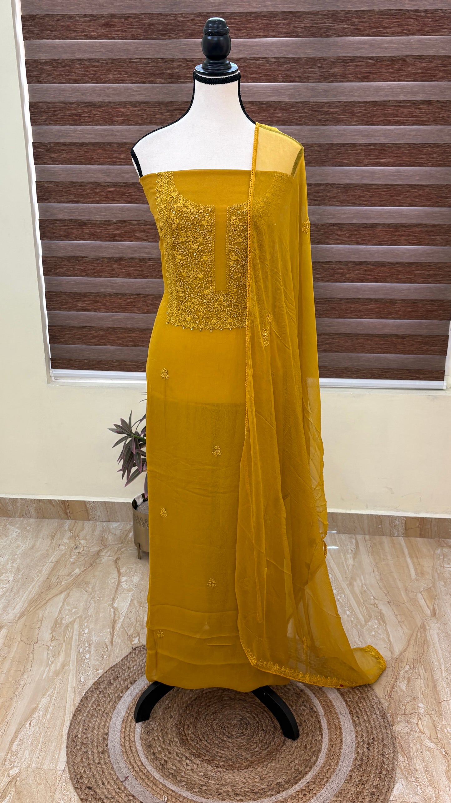 Lucknowi salwar set