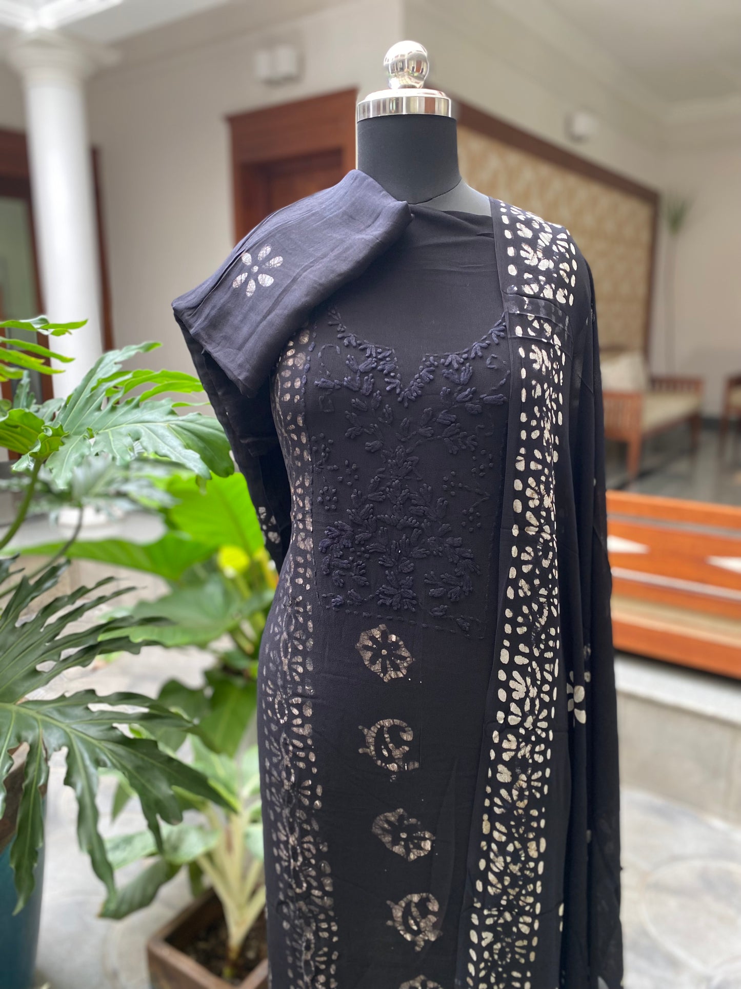 PA-E-129 Georgette Batik Black